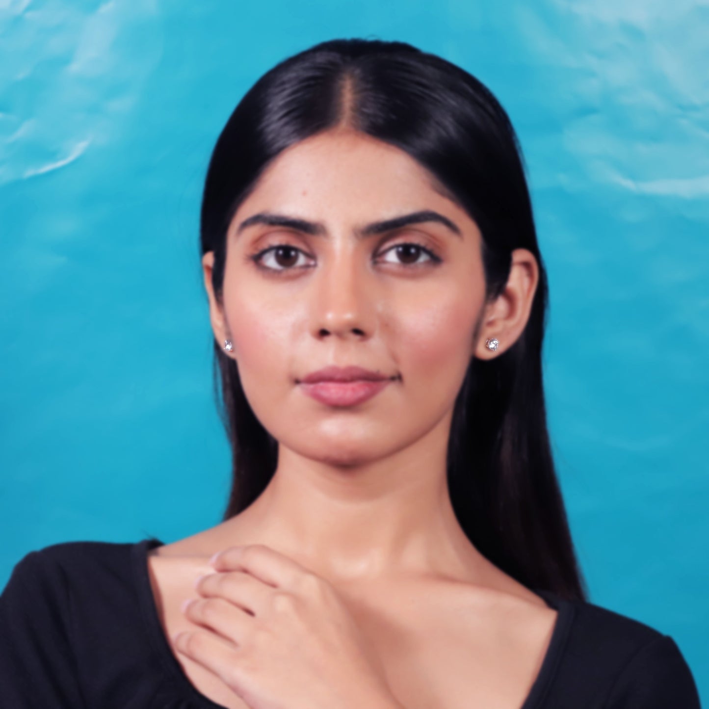 Graceful glow solitaire silver stud design