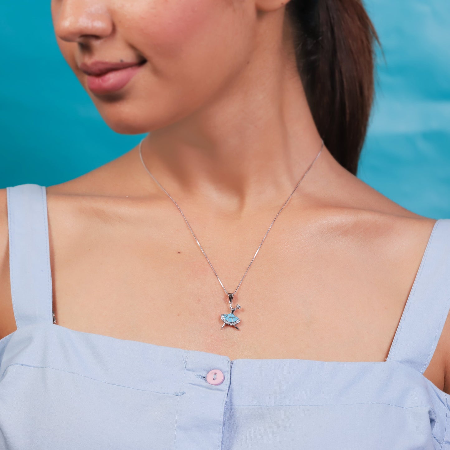 Luminous twist elegant silver necklace