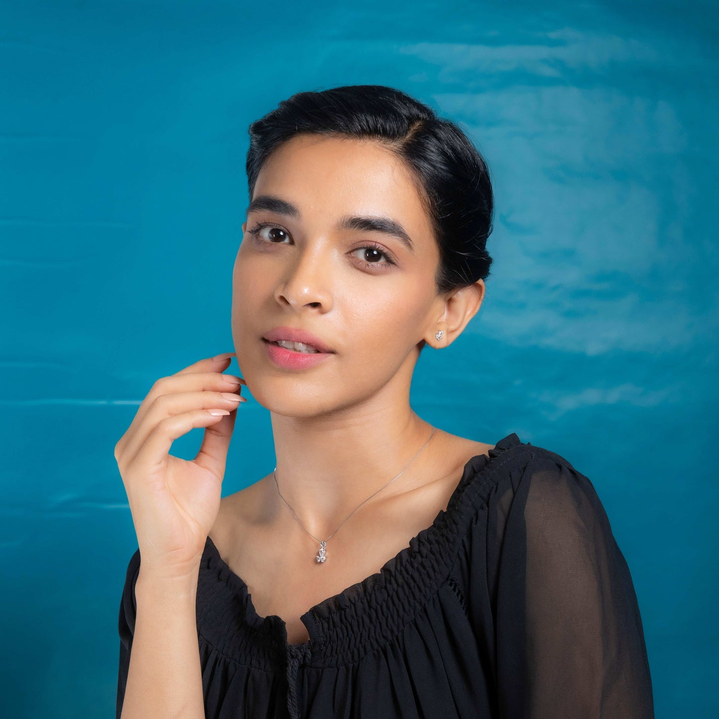 Unique design silver petal whispers necklace set