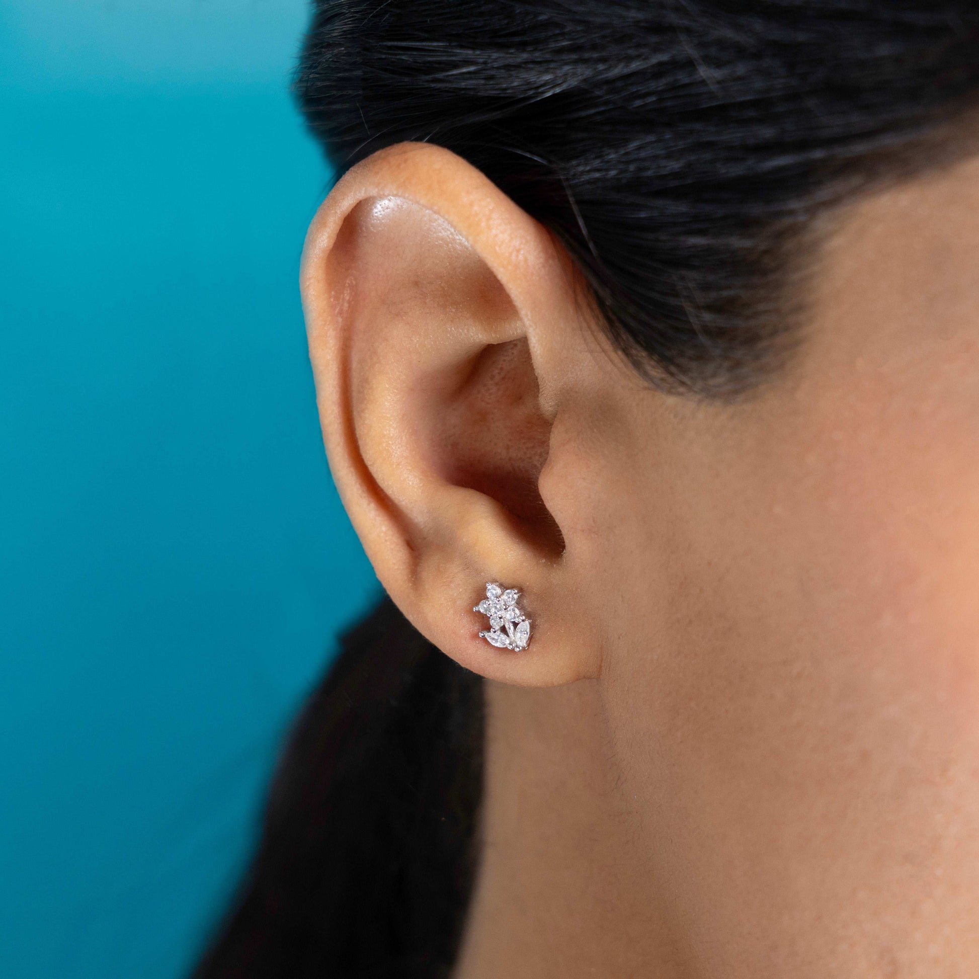 Elegant Silver Petal Grace Necklace with Shine