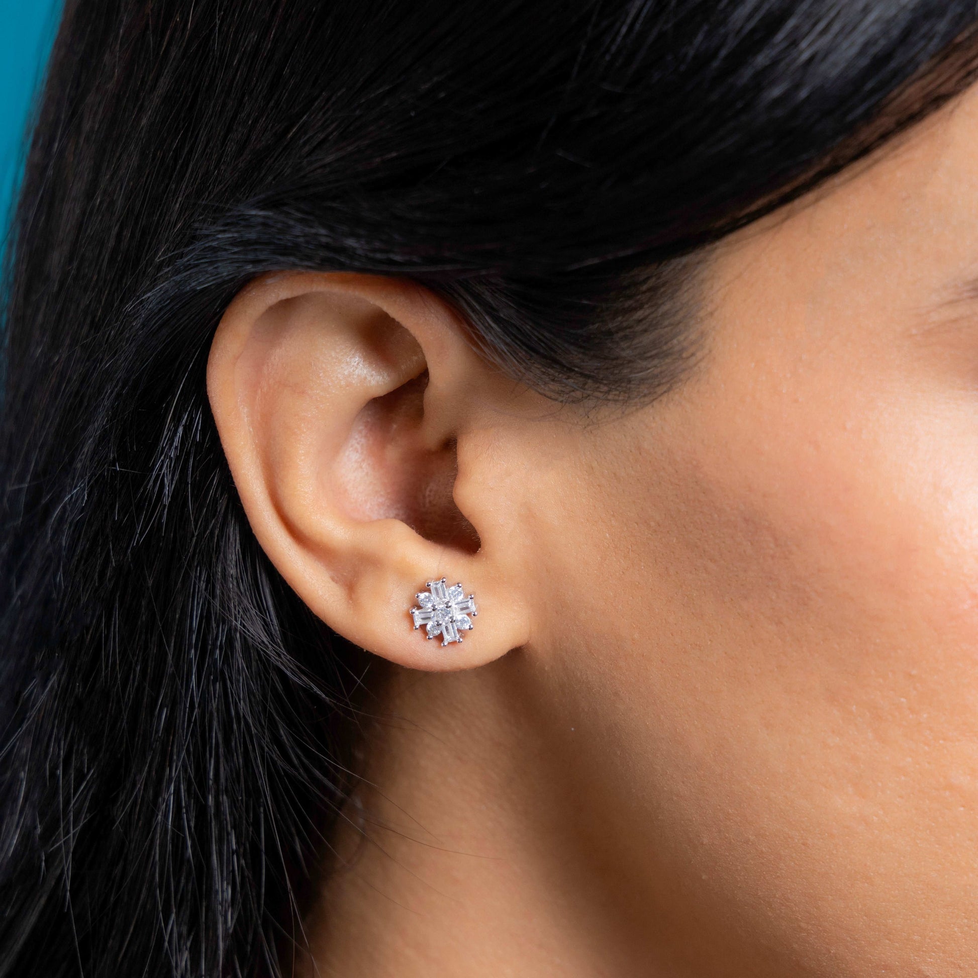 Elegant Silver Ribbon Gleam Necklace Set