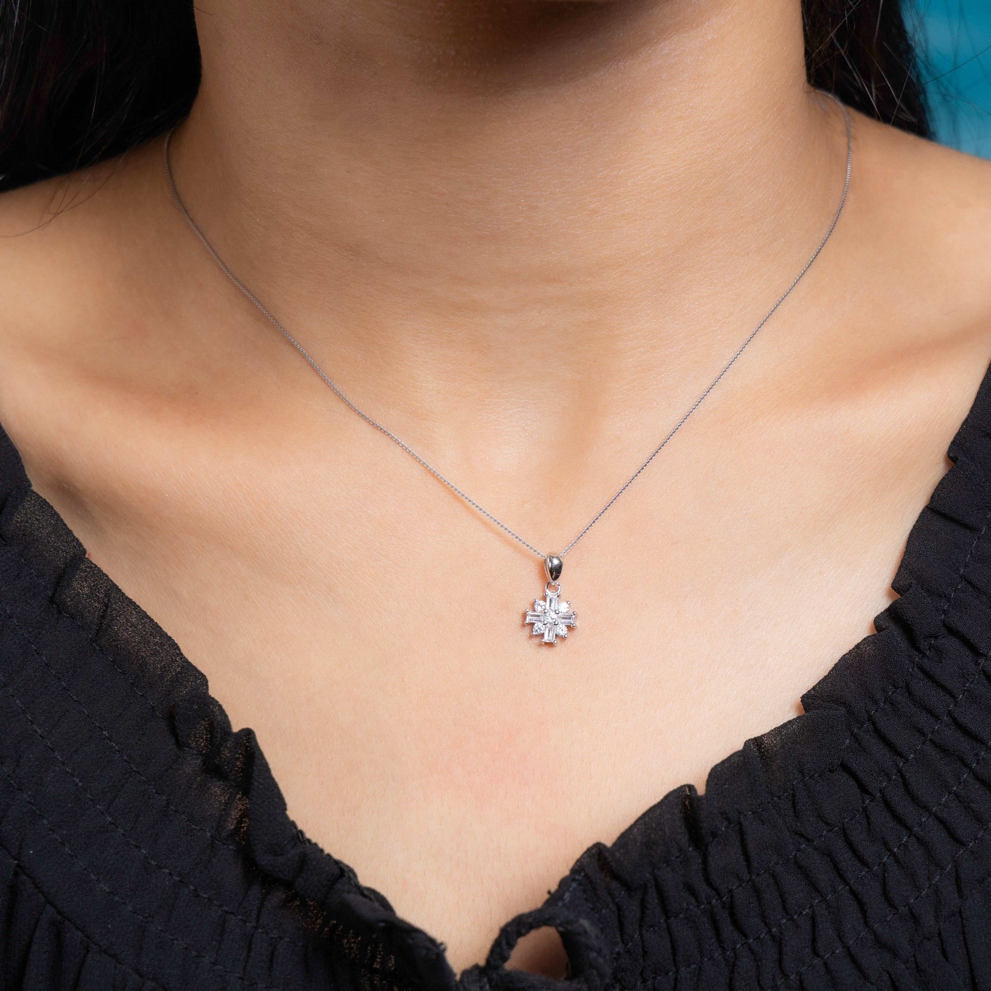 Exquisite Silver Ribbon Gleam Necklace Set