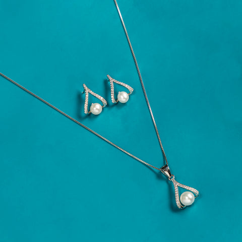 Velvet Silver Pearl Necklace Set