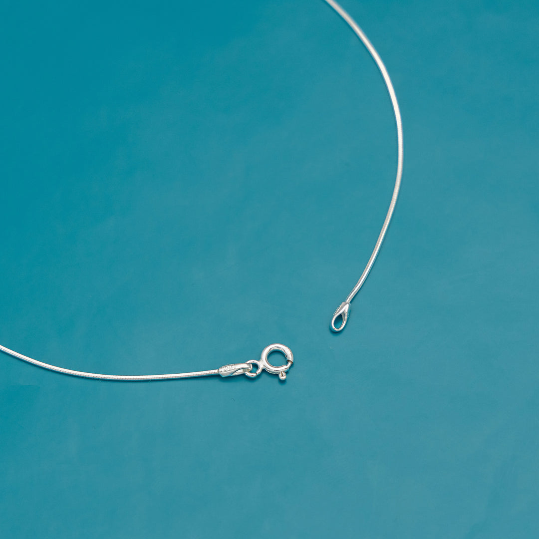 Simple yet sophisticated Sleek Thread Silver Anklet 