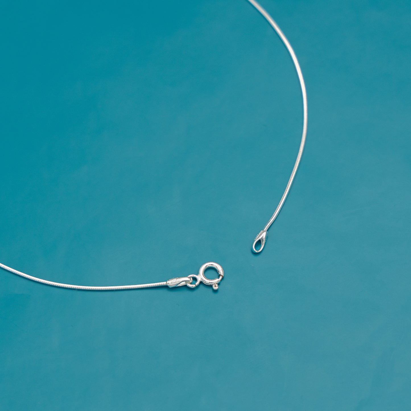 Sleek Thread Silver Anklet