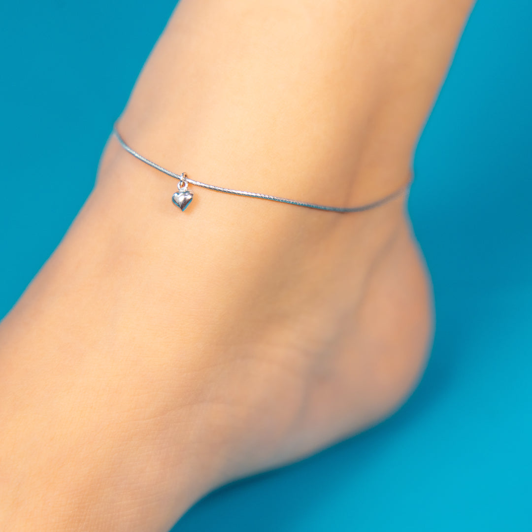 Sleek and feminine silver heart anklet