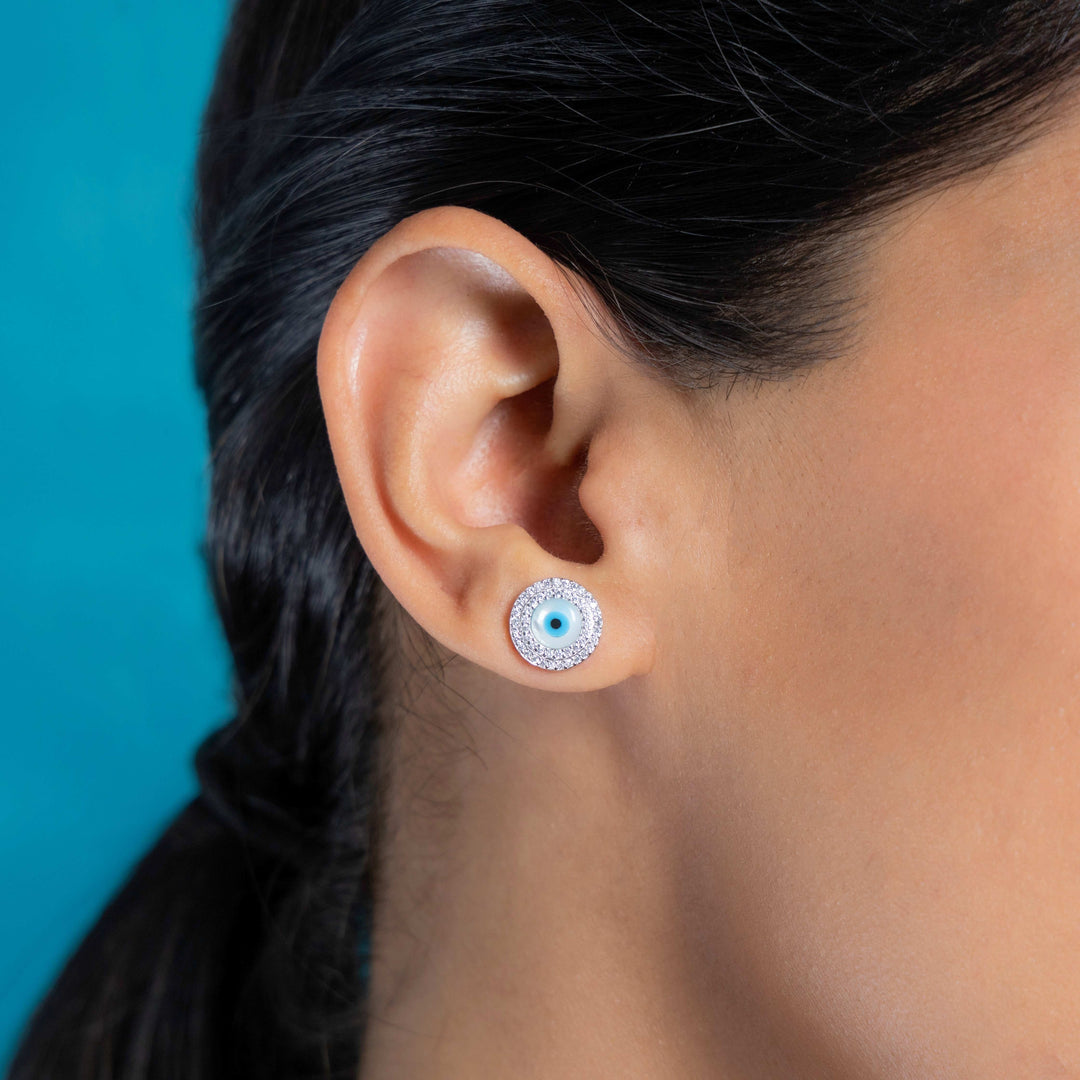 mesmerizing silver whispering eye pendant set