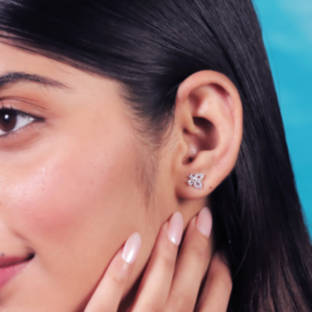 Elegant sparkle silver stud earrings