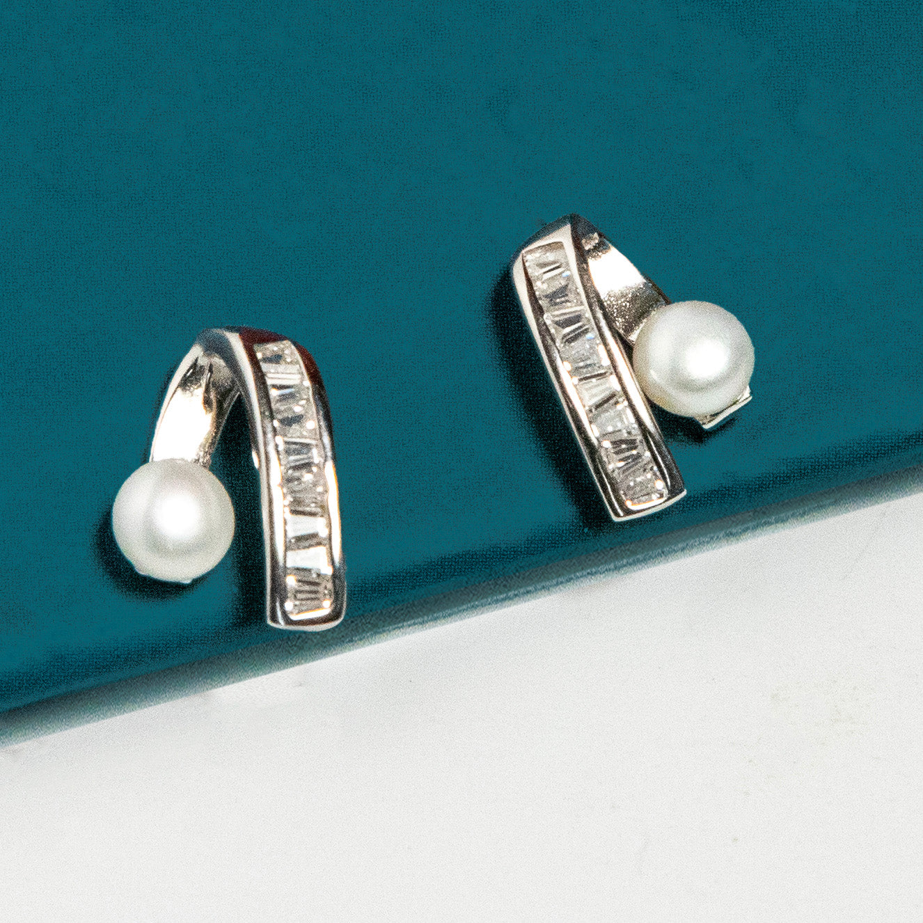 Sparkling Pearl Ribbon Studs