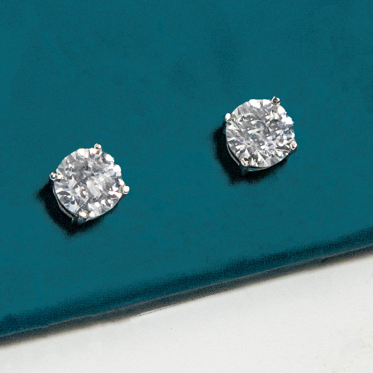 Round Solitaire Studs